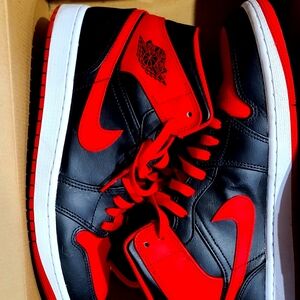 Air Jordan 1 Mid Alternate Bred 2022 Men’s Size 10 Barely Worn!